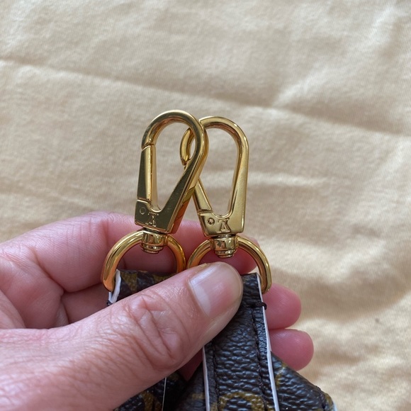 Lv bandoluier XL monogram strap - Picture 13 of 13